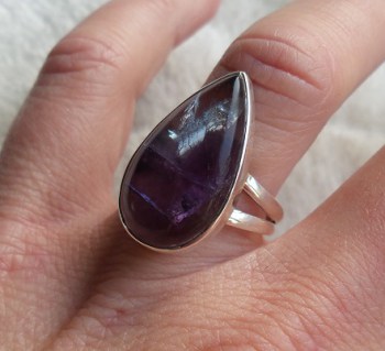 Zilveren ring gezet met druppelvorm Blue John maat 18 mm